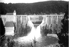 Zerstörung durch Bombe 1943